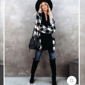 Black & white cozy cardigan 🖤🤍🖤🤍